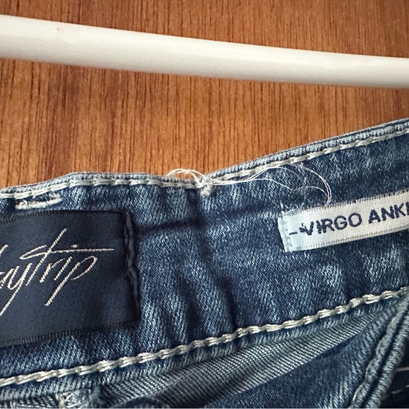 Daytrip Light Blue Ankle Jeans - Picture 2 of 4